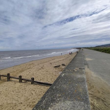 2 Bedroom Caravan, Edi Rita, Robin Hood, Pet Friendly Meliden Exterior photo