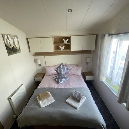 2 Bedroom Caravan, Edi Rita, Robin Hood, Pet Friendly Meliden Exterior photo